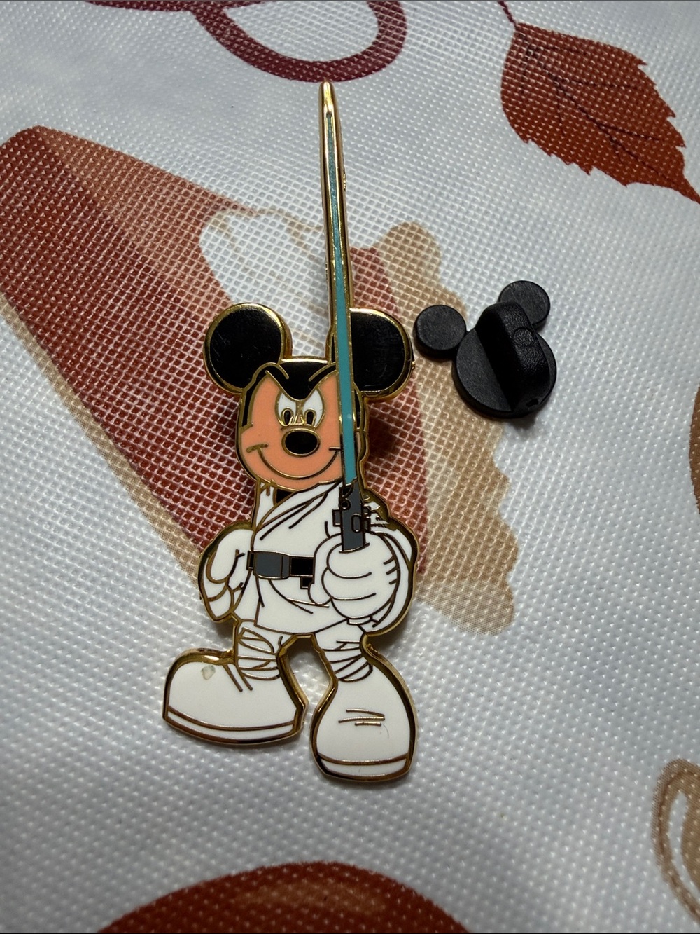 Disney Mickey as Luke skywalker pin